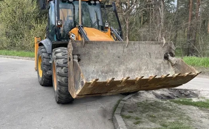 Послуги JCB 4CX та 3CX: Копання Котлованів, Траншей, Септиків та Планування. Київ та Регіон!
