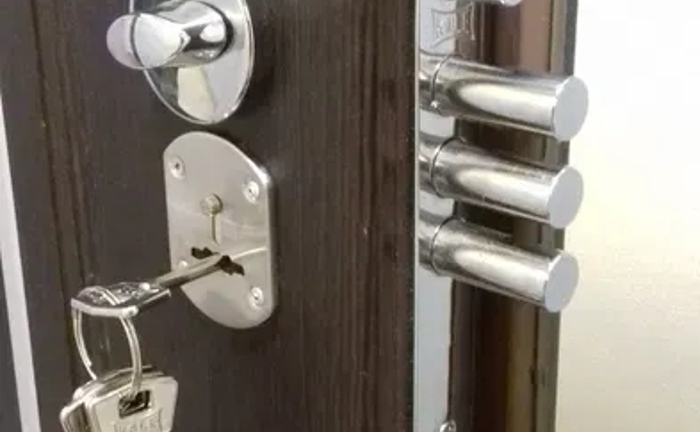 Аварійне відкриття замків, встановлення та ремонт — гарантія та швидкий виїзд Аварійне відкриття замків, встановлення та ремонт — гарантія та швидкий виїзд