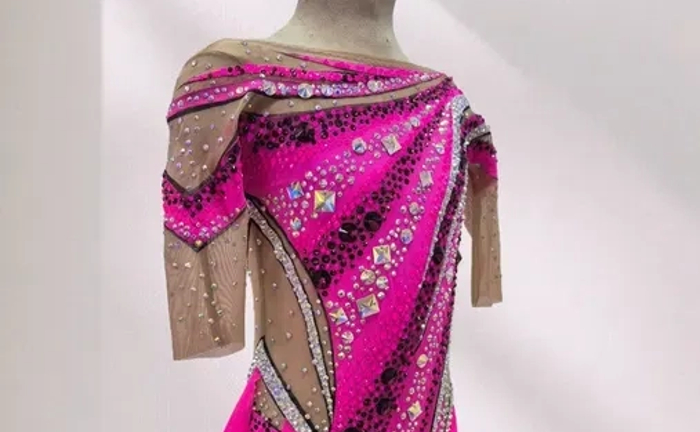 Купальник в рожевому кольорі для художньої