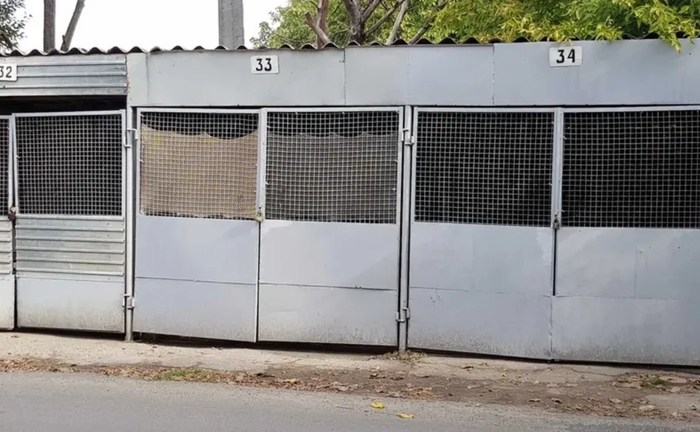 Критий бокс на автостоянці під цілодобовою охороною