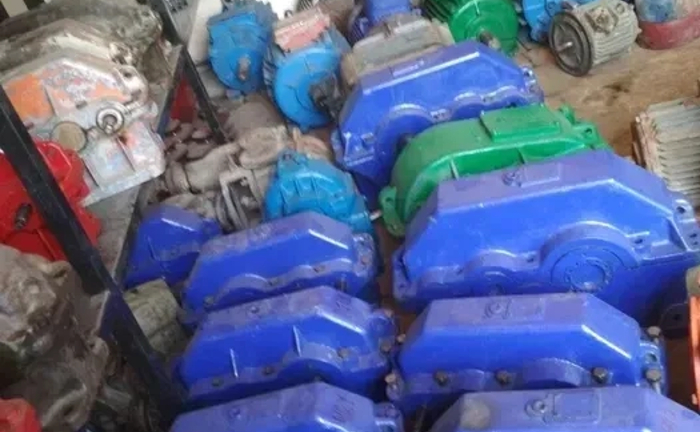 Цікавить електродвигуни редуктори тельфери лебедки електромотори насоси