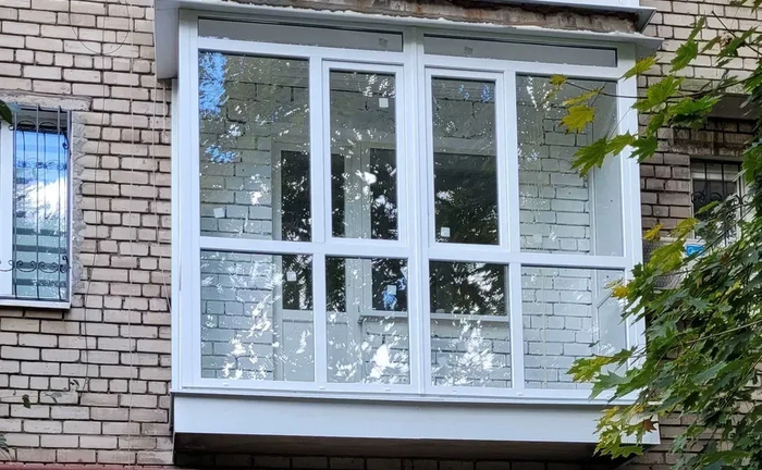 Французький балкон - надійно, економія на обшивці. Балкон під ключ. Французький балкон - надійно, економія на обшивці. Балкон під ключ.