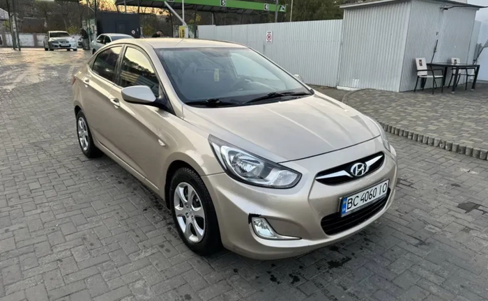 Автомобіль Хюндай Accent під таксі