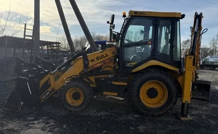 Послуги екскаватора-навантажувача для земляних та будівельних робіт