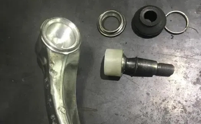Професійна реставрація шарових опор, рульових наконечників та важелів на СТО