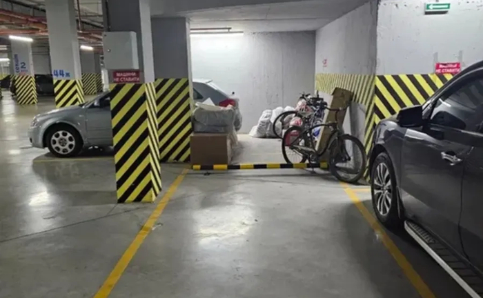 Паркінг в 44 Жемчужині, вул. Каманіна