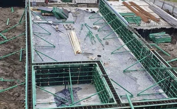 Дрібнощитова опалубка для стін, басейнів, підвалів