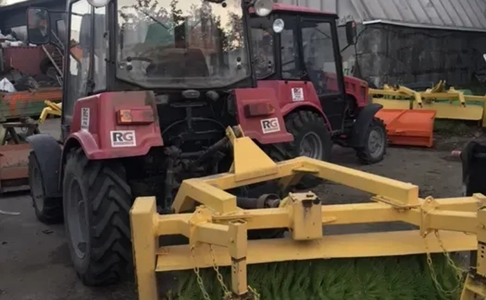Підмітально-прибиральна машина МТЗ-82 Підмітально-прибиральна машина МТЗ-82