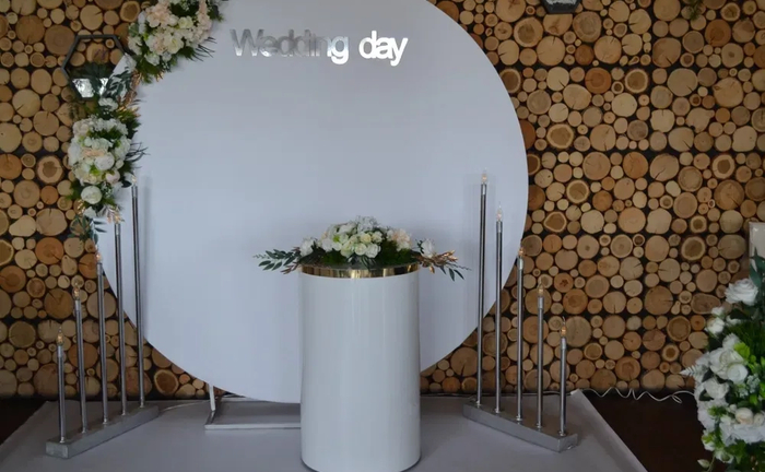 Стіл тубус на колесах на свята Стіл тубус на колесах на свята