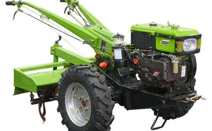 Потужний мотоблок - готовий до роботи!