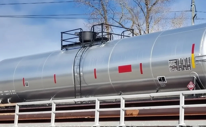 Вагон-цистерна для транспортування нафтопродуктів Вагон-цистерна для транспортування нафтопродуктів