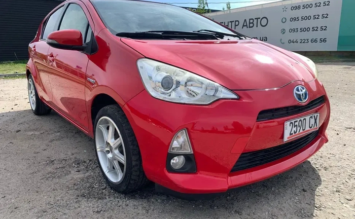Авто Toyota Prius 2015 Авто Toyota Prius 2015