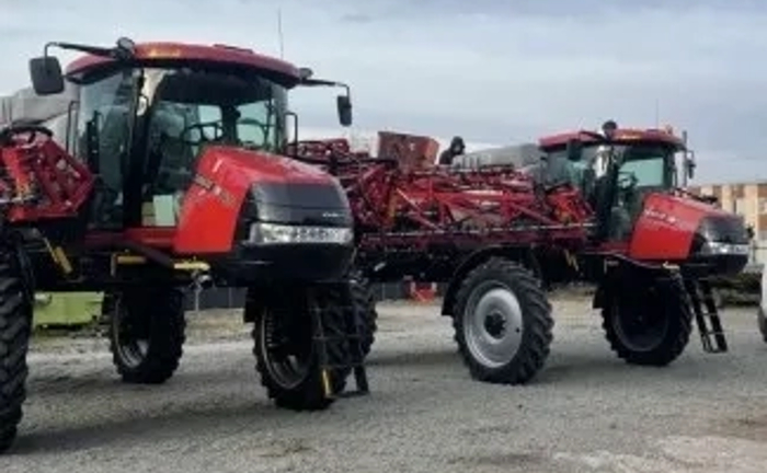 Самохідний обприскувач Case IH 3330 Самохідний обприскувач Case IH 3330