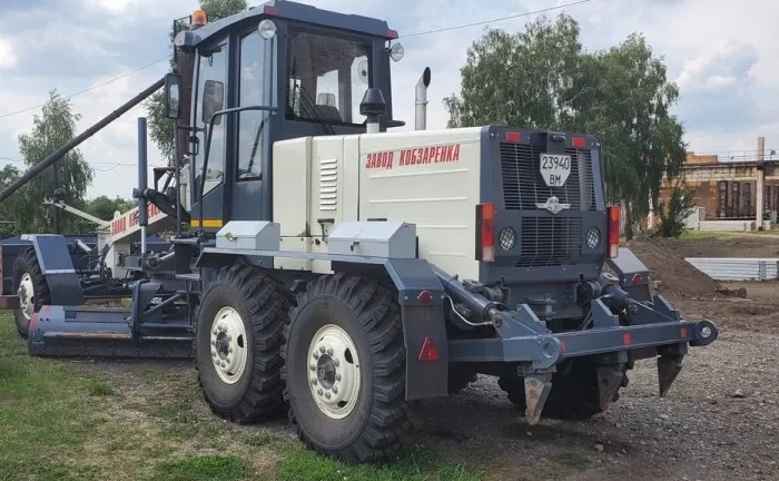 Авто грейдер - Глибокорозпушувач Авто грейдер - Глибокорозпушувач