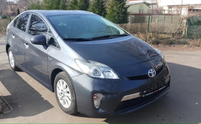 Toyota Prius електро+газ+бензин Toyota Prius електро+газ+бензин