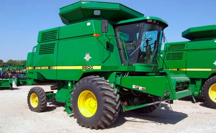Комбайн JOHN DEERE 9600 (488). Комбайн JOHN DEERE 9600 (488).