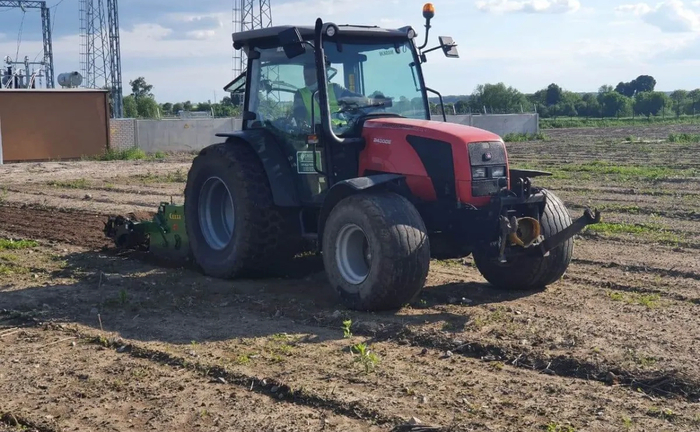 Трактор колісний MASSEY FERGUSON 2430