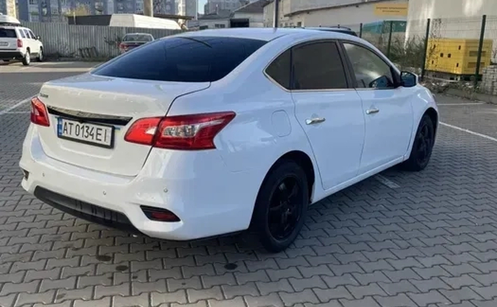 Авто Nissan для подорожі Авто Nissan для подорожі