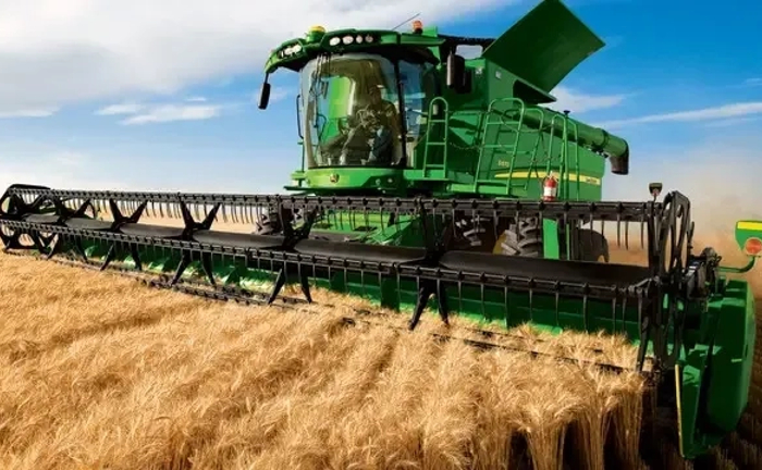 Комбайн John Deere. Готовий до жнив