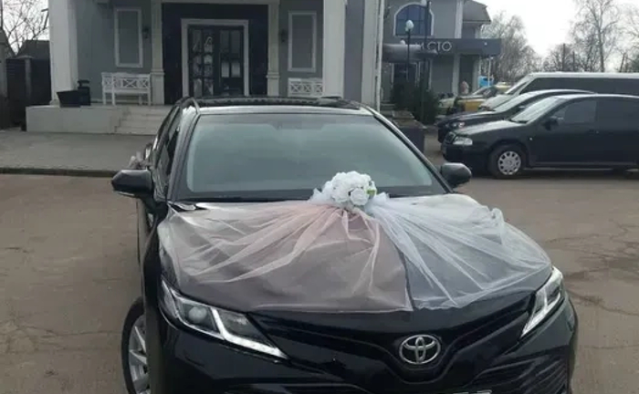 Весільне преміум авто тойота камрі 2024 року Весільне преміум авто тойота камрі 2024 року