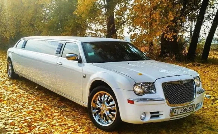 015 Лімузин на весілля Chrysler 300C Limo білий 015 Лімузин на весілля Chrysler 300C Limo білий