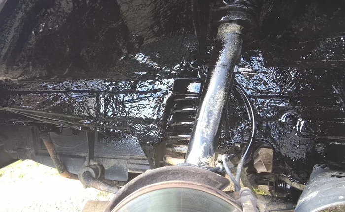 Провесіональна антикорозійна обробка днища авто. Очищення від іржі. Провесіональна антикорозійна обробка днища авто. Очищення від іржі.