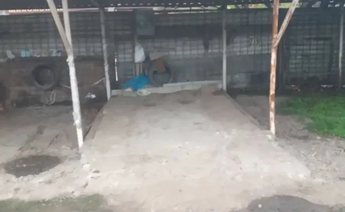 Місце для автомобіля на критій, охоронюваній стоянці