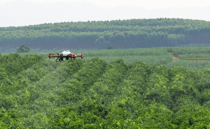 АгроДрон XAG XP 2020 ефективне кроплення полів