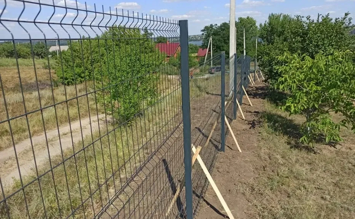 Установка та монтаж огорожи (паркану) з 3D евросітки по Києву 350 грн Установка та монтаж огорожи (паркану) з 3D евросітки по Києву 350 грн