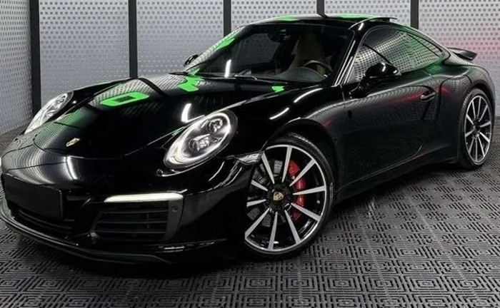 435 Porsche 911 S без водія в Києві (чорний) 435 Porsche 911 S без водія в Києві (чорний)