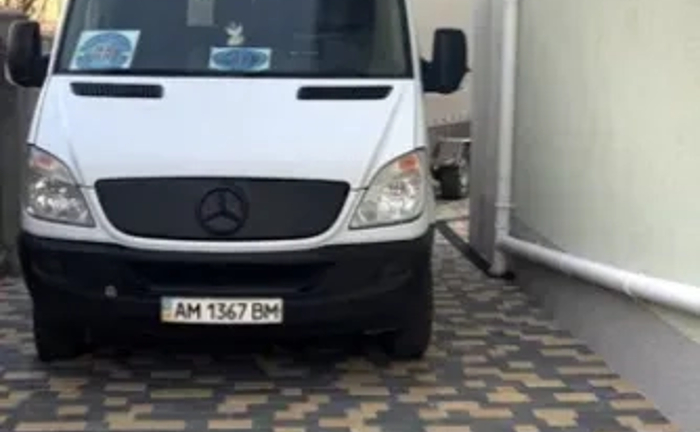 Вантажні перевезення та пасажировантажні Мерседес-спринтер Вантажні перевезення та пасажировантажні Мерседес-спринтер