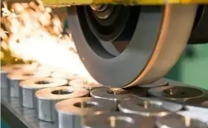 Поздовжнє порізання стрічки Поздовжнє порізання стрічки