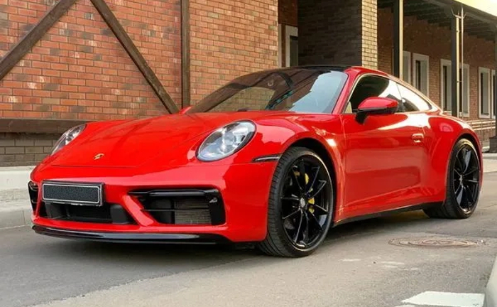091 Porsche 911 GTS червоний без водія для фото зйомки 091 Porsche 911 GTS червоний без водія для фото зйомки