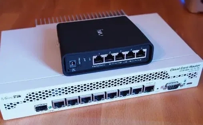 Налаштування MikroTik: VPN, CAPsMAN, WiFi, 3G\4G, 2 провайдери, VLAN Налаштування MikroTik: VPN, CAPsMAN, WiFi, 3G\4G, 2 провайдери, VLAN