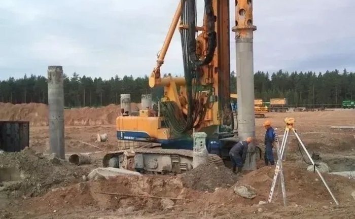 Високопродуктивна бурова установка для влаштування фундаментів.
