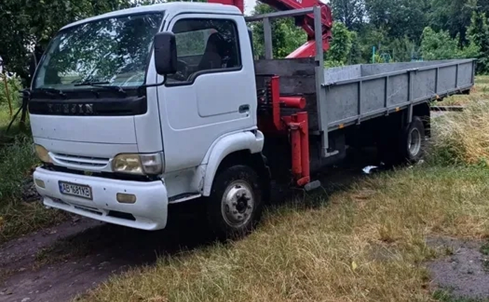 Кран-маніпулятор з бортовим авто для перевезення та монтажу вантажів Кран-маніпулятор з бортовим авто для перевезення та монтажу вантажів