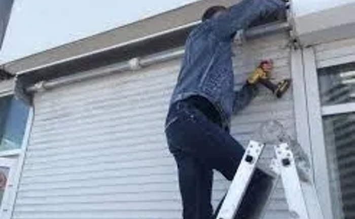 Терміновий ремонт Ролет та Воріт.