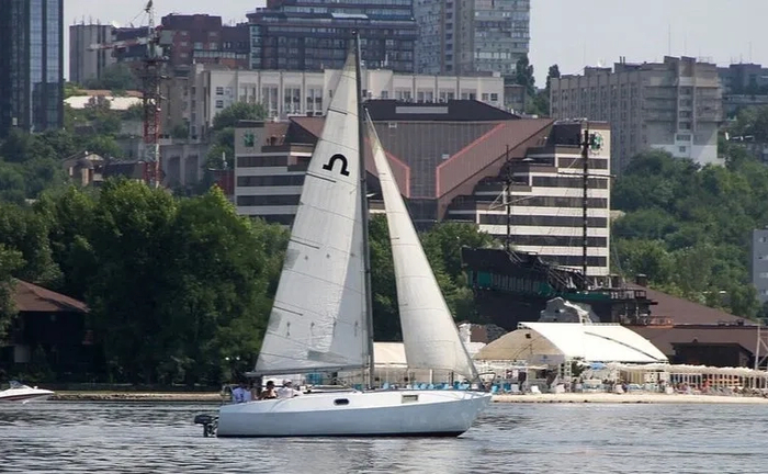 Вітрильна яхта на 6 осіб. Стан ідельний