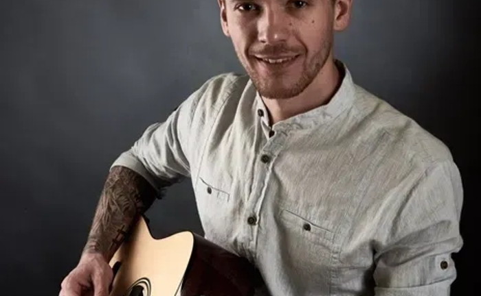 Уроки гри на гітарі, укулеле, електричній, бас гітарі