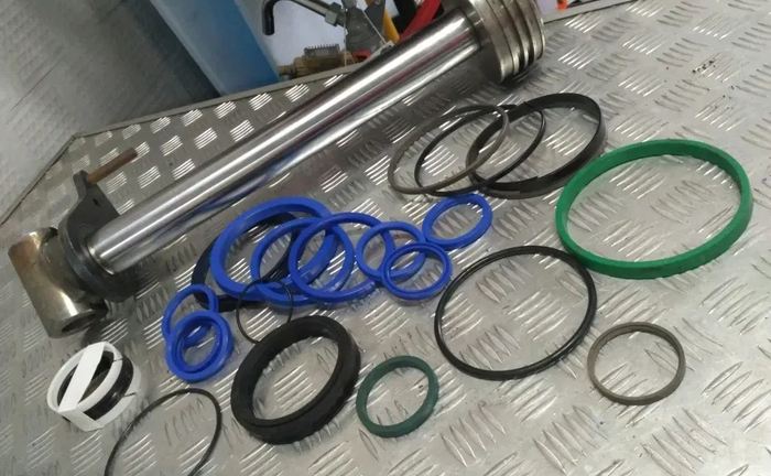 Ремонт гідроциліндрів JCB, CAT, Manitou...