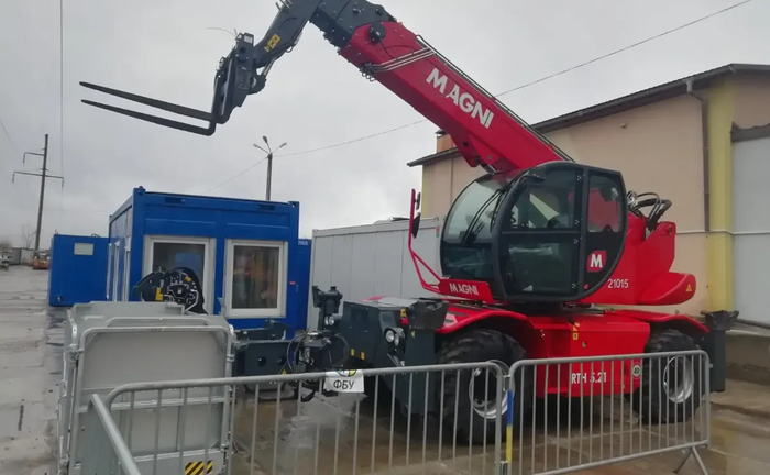 Поворотний телескопічний навантажувач Magni RTH 5.21 Поворотний телескопічний навантажувач Magni RTH 5.21