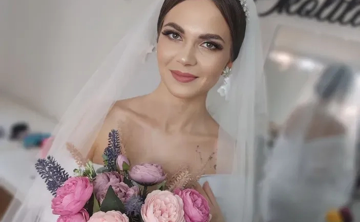 Професійний макіяж, зачіски. Локони, весільна зачіска. Візаж Професійний макіяж, зачіски. Локони, весільна зачіска. Візаж