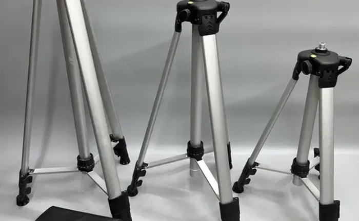 Алюминиевый штатив для лазерного уровня 5/8" 1.8, 1.5, 1.2 м Алюминиевый штатив для лазерного уровня 5/8" 1.8, 1.5, 1.2 м