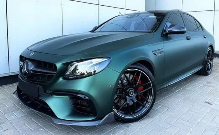 207 Mercedes Benz E63s без водія в Києві 207 Mercedes Benz E63s без водія в Києві