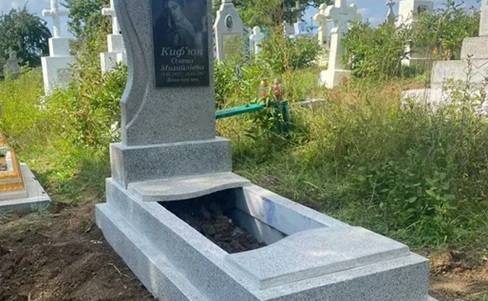 Пам'ятники Надвірна з граніту та крихти