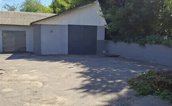 Капітальний гараж: яма для обслуговування, вода,санвузол