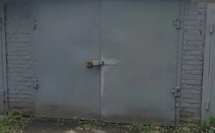 Цегляний гараж у хорошому стані, зручне розташування