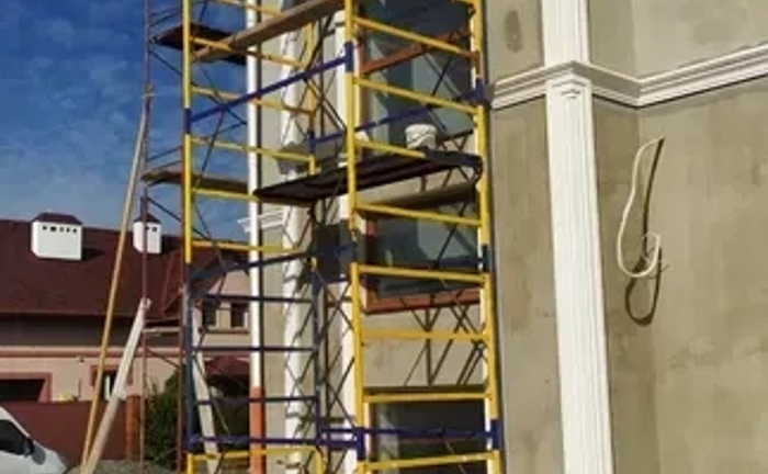 Вишка, тури , будівельні ліса Вишка, тури , будівельні ліса