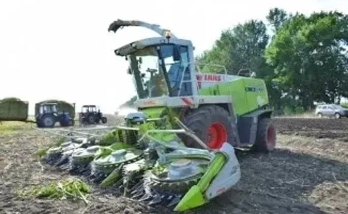 Косарка самохідна (покос трави,зернових) Косарка самохідна (покос трави,зернових)