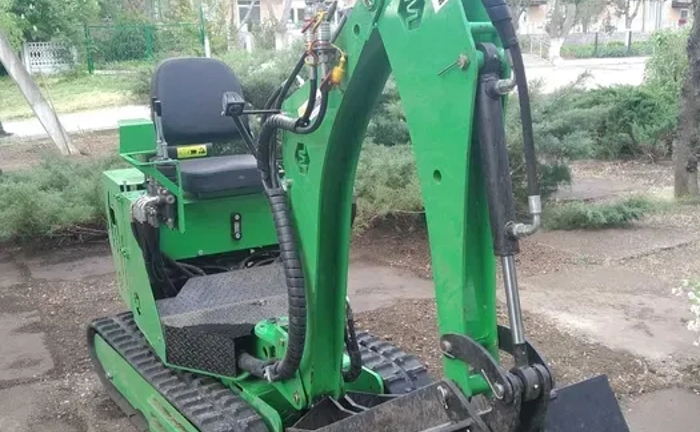Заїде навіть у хвіртку міні екскаватор Заїде навіть у хвіртку міні екскаватор